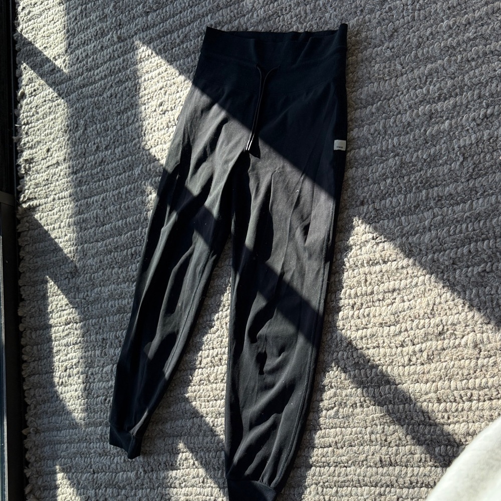 Vuori Women's Black Leggings